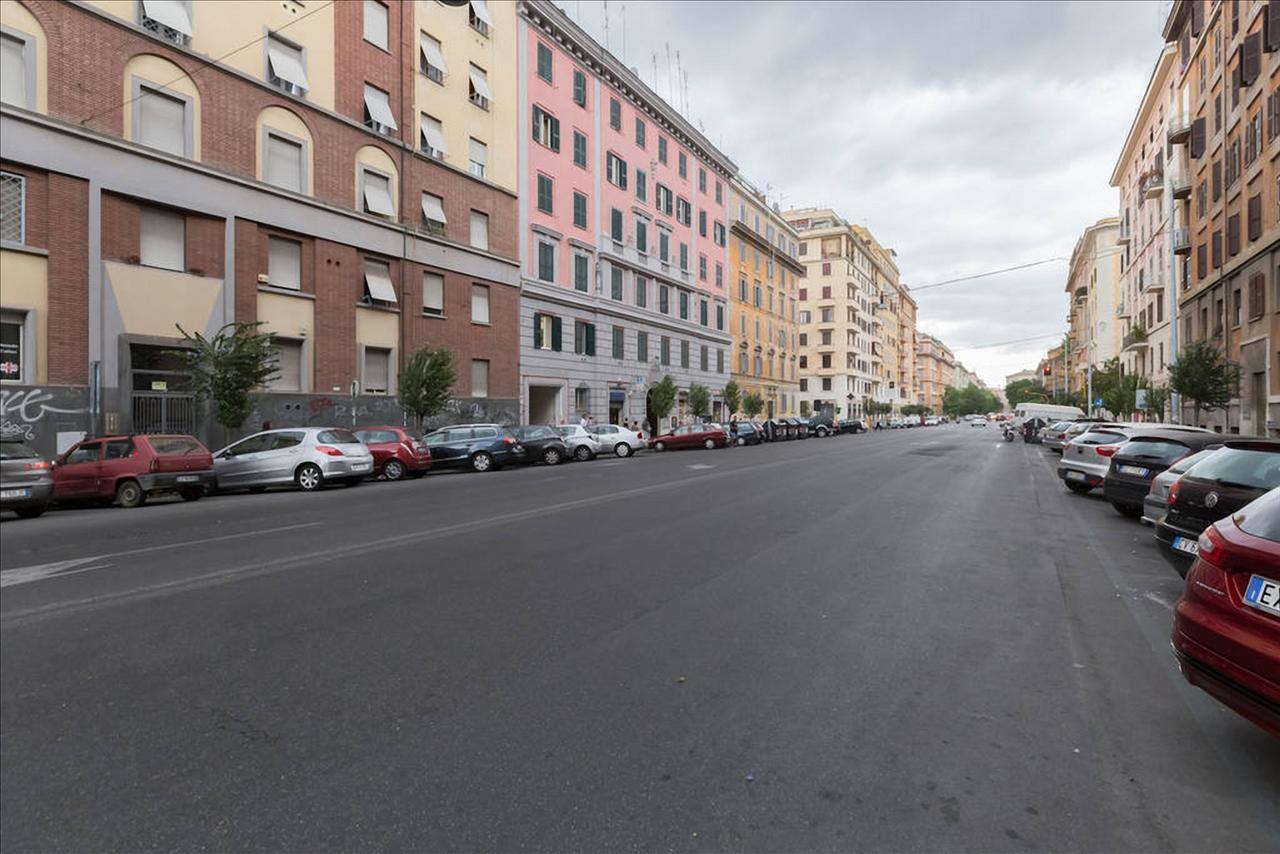Holiday Jeans Apartment Рим Экстерьер фото